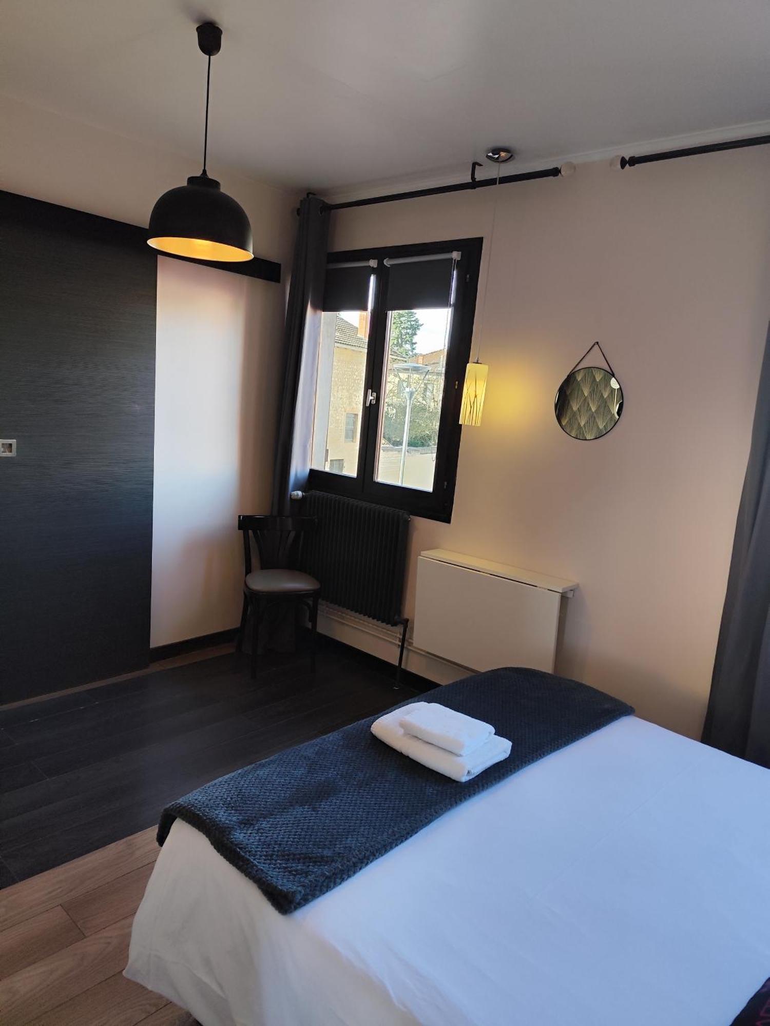 Hotel De La Place Loyettes Εξωτερικό φωτογραφία