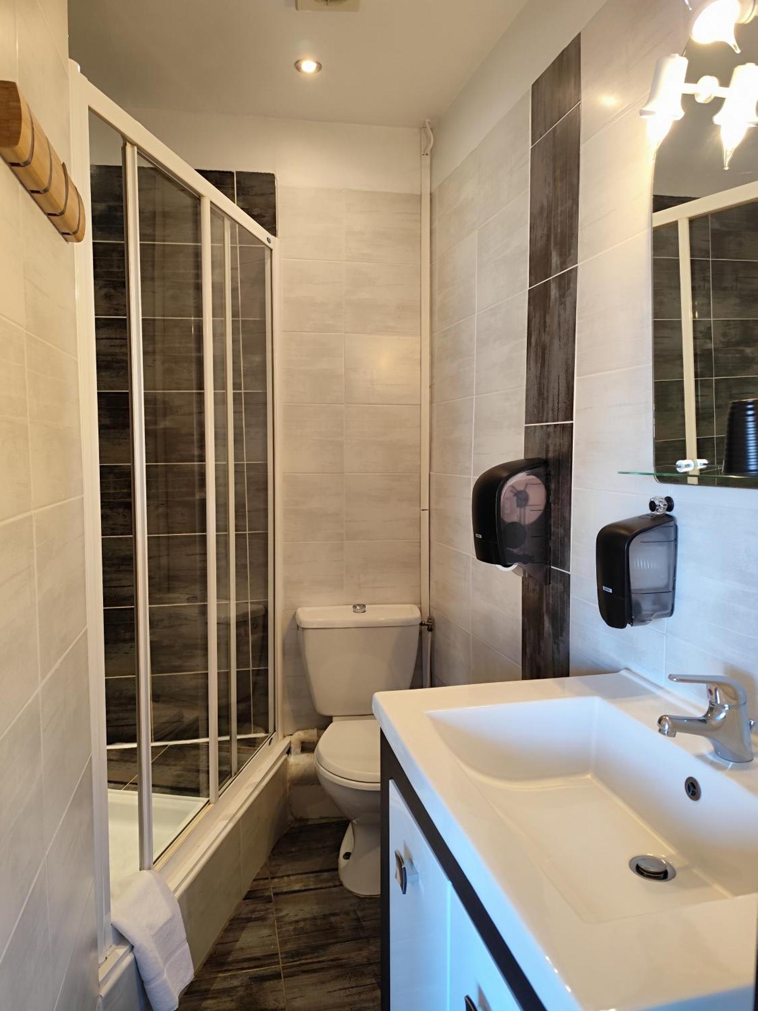 Hotel De La Place Loyettes Εξωτερικό φωτογραφία