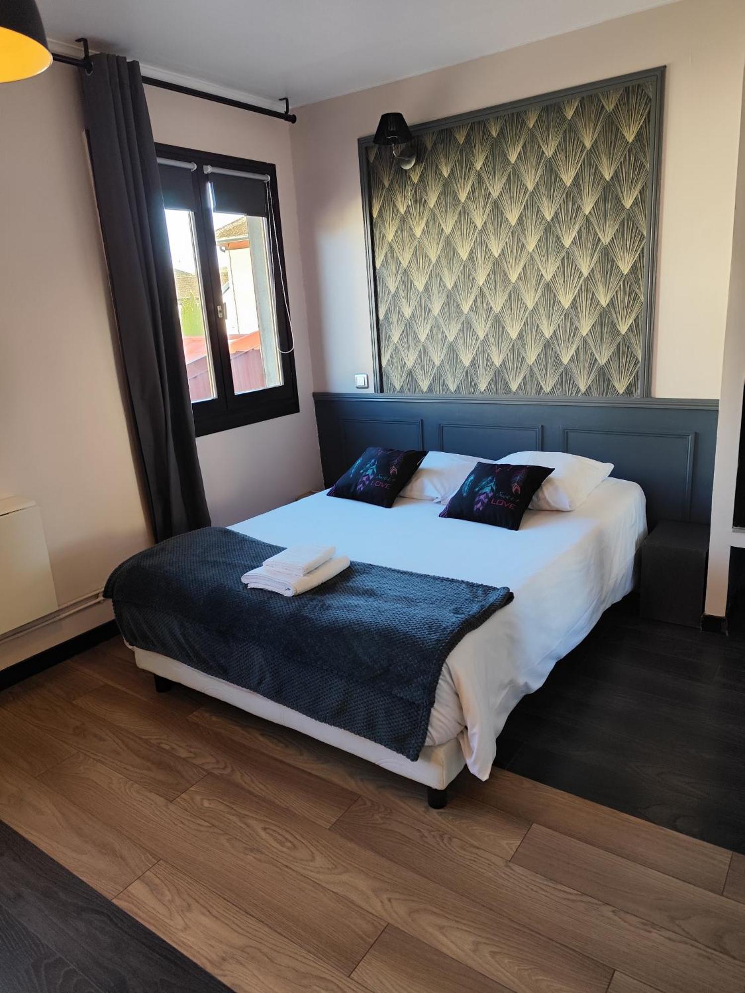 Hotel De La Place Loyettes Εξωτερικό φωτογραφία