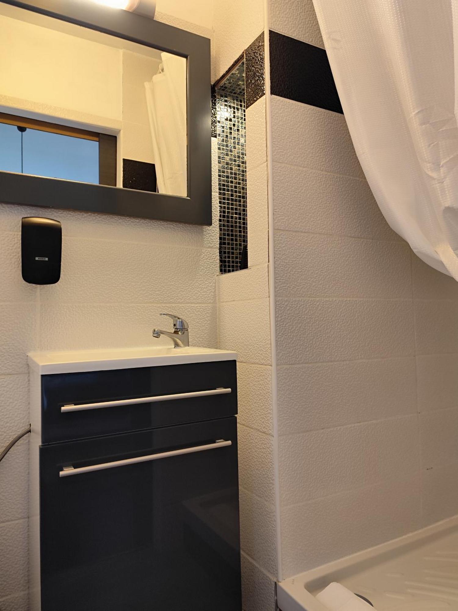 Hotel De La Place Loyettes Εξωτερικό φωτογραφία